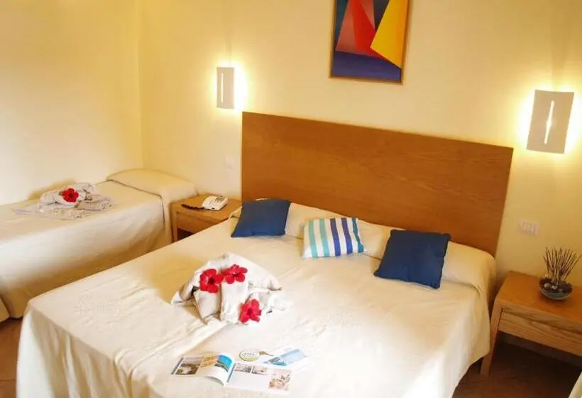 اتاق استاندارد چهار تخته, Club Esse Roccaruja