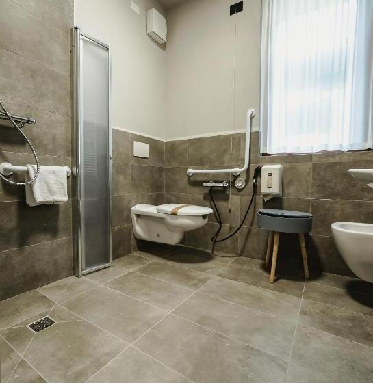 اتاق استاندارد با چشمانداز دریاچه, Continental