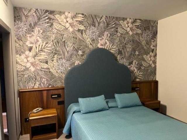 اتاق لوکس با بالکن, Continental