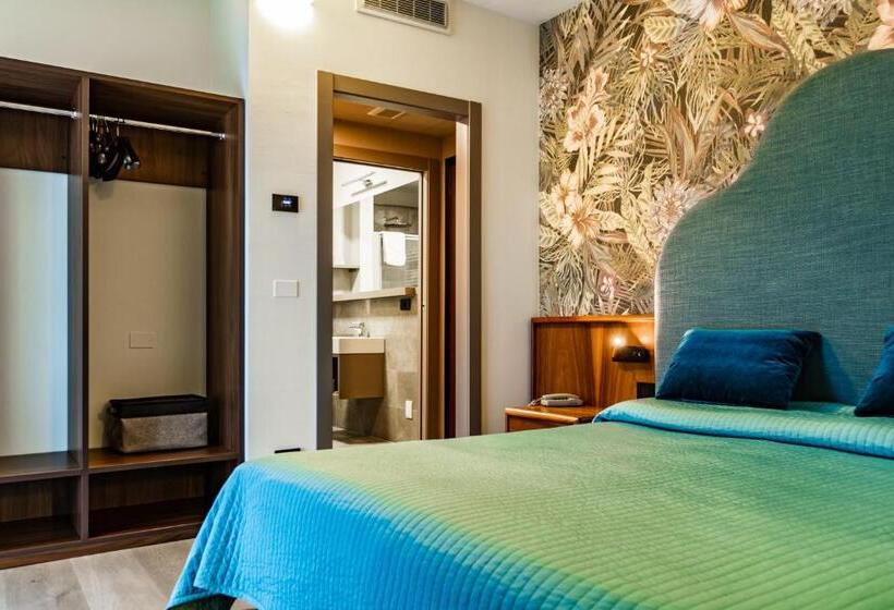 اتاق استاندارد سه نفره, Continental