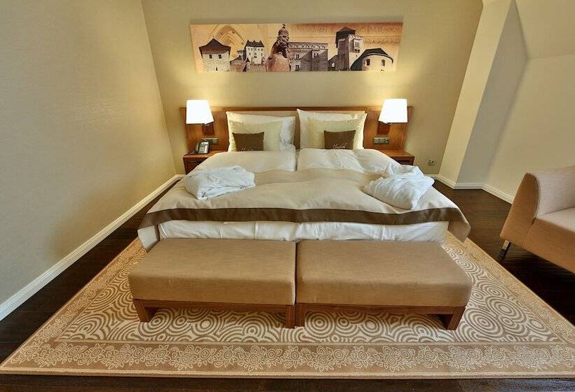 חדר דלוקס, Elizabeth