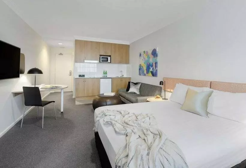 استودیوی استاندارد, Oaks Perth