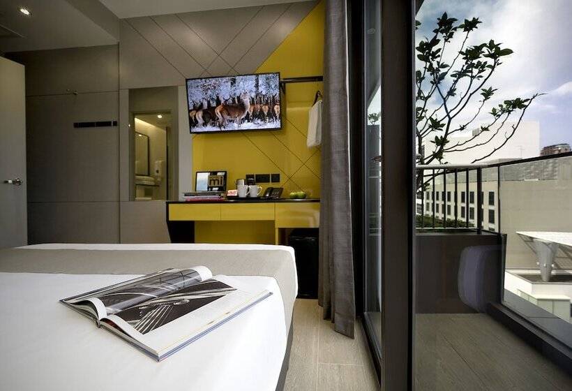 اتاق سوپریور با بالکن, Mi Bencoolen