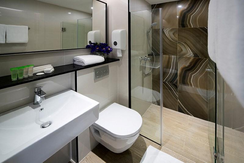 اتاق سوپریور با بالکن, Mi Bencoolen