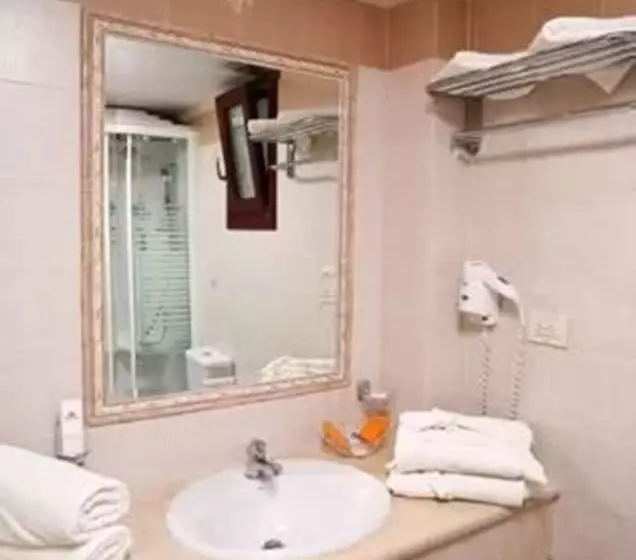 اتاق استاندارد با چشم‌انداز استخر, Naxos Resort Beach Hotel