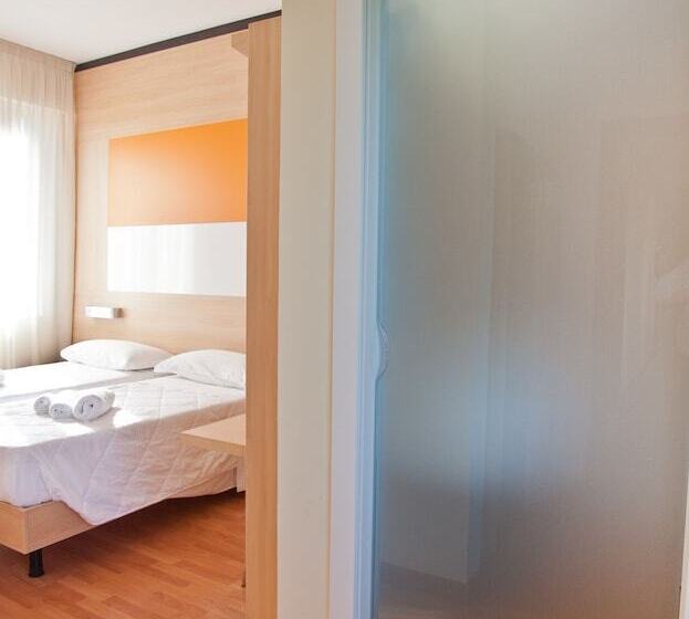 חדר סטנדרט, Rodia