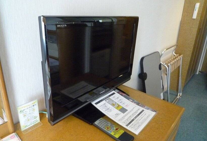 חדר סטנדרט לשלושה, Tokyo Grand