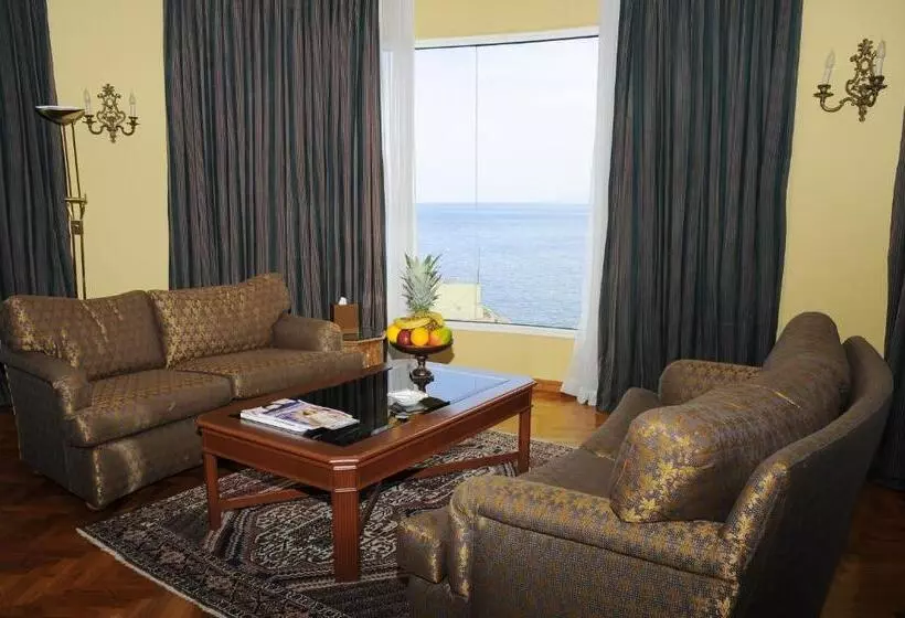 سوئیت اجرایی با چشم‌انداز دریا, Warwick Palm Beach