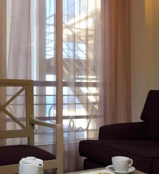 سوئیت سینیور, Warwick Palm Beach