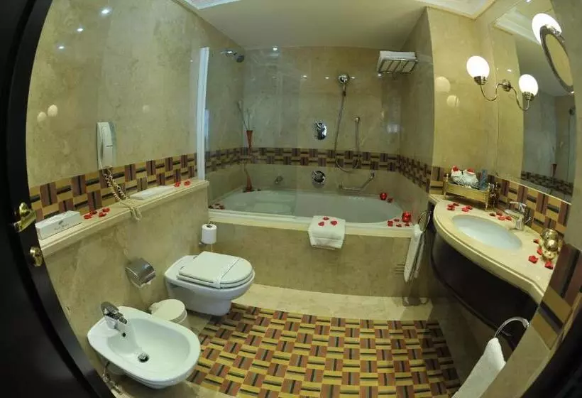 سوئیت سینیور, Warwick Palm Beach