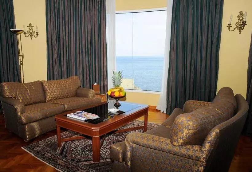 سوئیت اجرایی با چشم‌انداز دریا, Warwick Palm Beach
