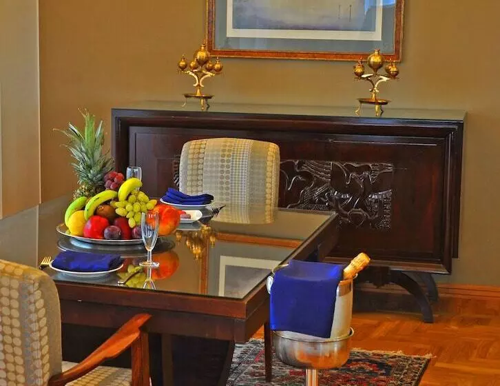 سوئیت پرزیدنت, Warwick Palm Beach