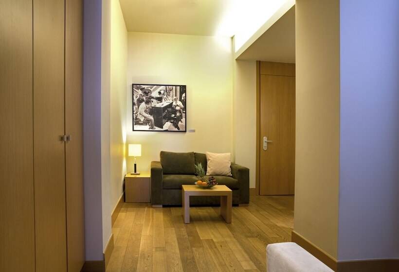 جناح عائلي, Lazart Hotel, Trademark Collection By Wyndham