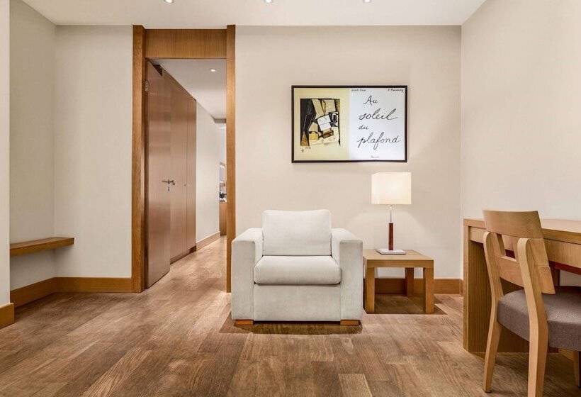 جناح دور أخير, Lazart Hotel, Trademark Collection By Wyndham