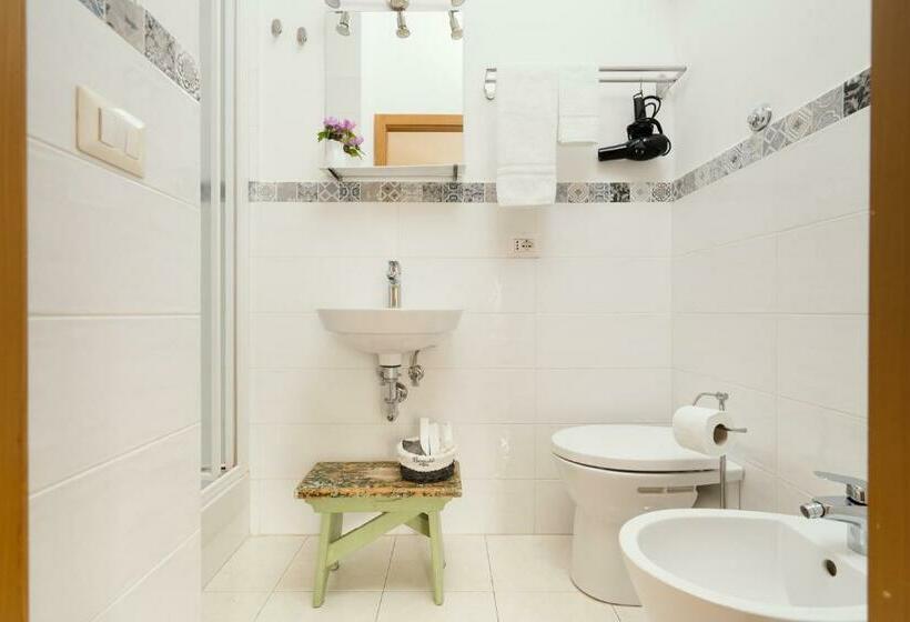 标准三人间, B&b La Finestra Sul Campanile