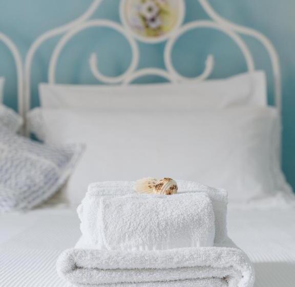 Standard room with outdoor bath, B&b La Finestra Sul Campanile