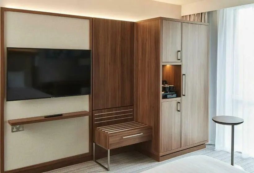 اتاق استاندارد با تخت بزرگ, Courtyard By Marriott London City Airport