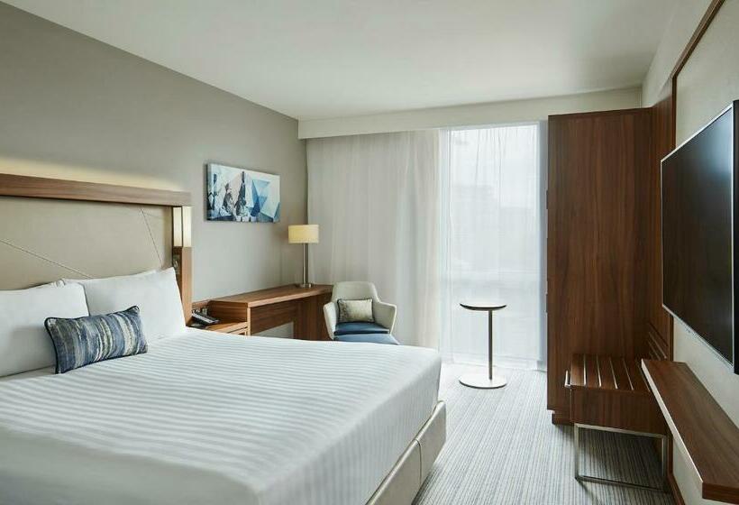带大床的标准间, Courtyard By Marriott London City Airport
