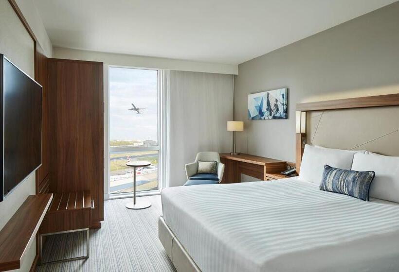 带大床的标准间, Courtyard By Marriott London City Airport