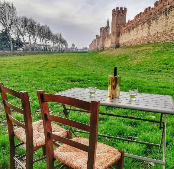 Вилла 1 Спальня, Medieval Relais   Top Location