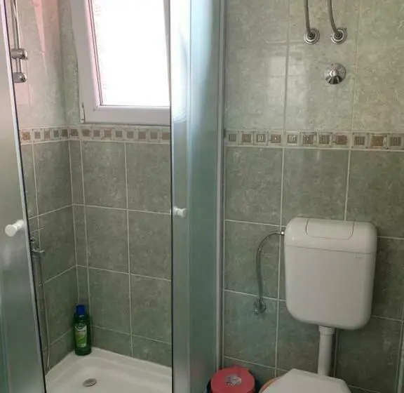 اتاق سه نفره سوپریور با چشم‌انداز دریا, Apartments Nikičić