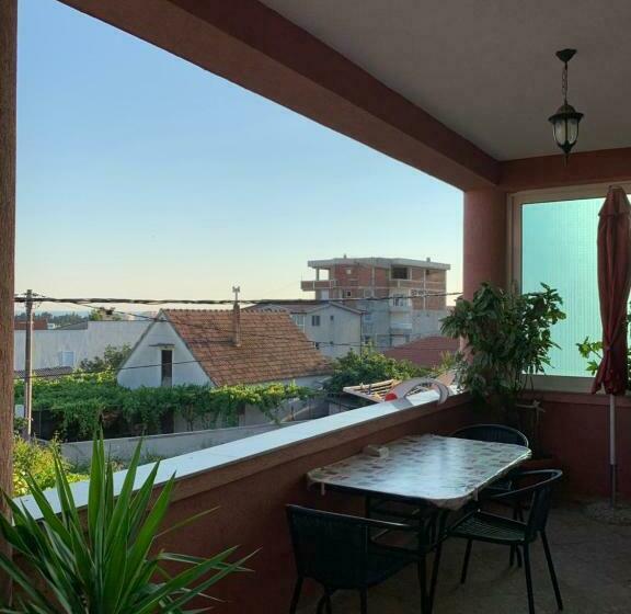 اتاق سه نفره سوپریور با چشم‌انداز دریا, Apartments Nikičić