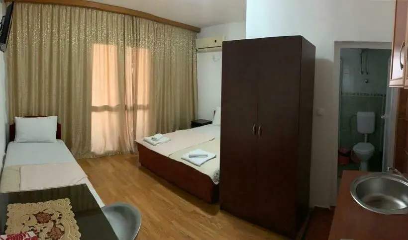 اتاق سه نفره سوپریور با چشم‌انداز دریا, Apartments Nikičić