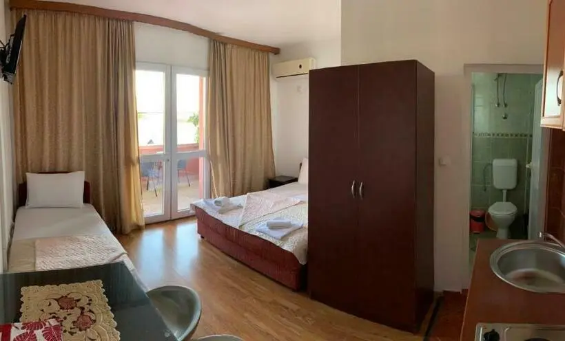 اتاق سه نفره سوپریور با چشم‌انداز دریا, Apartments Nikičić