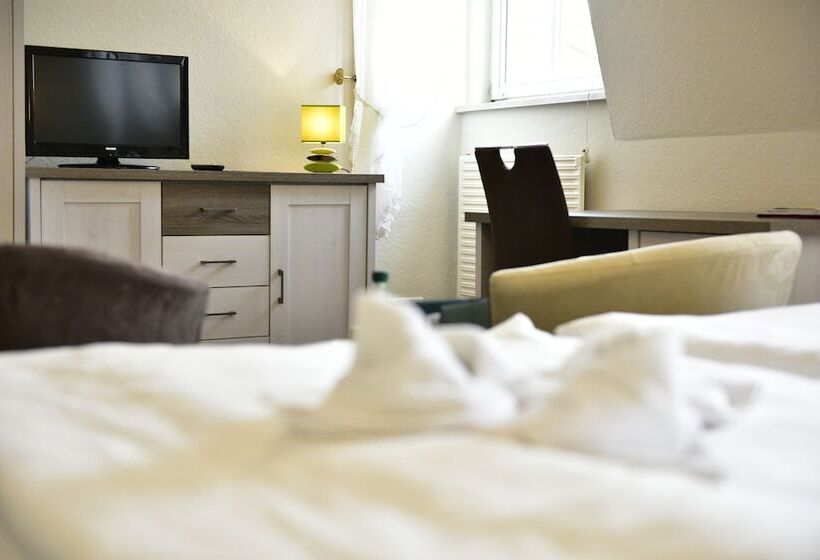 标准间, Alexandra