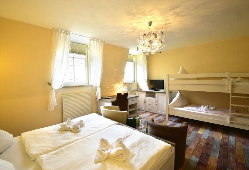 标准间, Alexandra