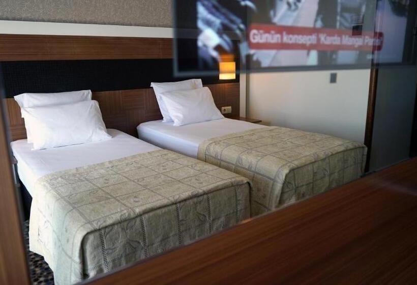 Трехместный Номер Стандарт Боковой Вид на Море, Derici