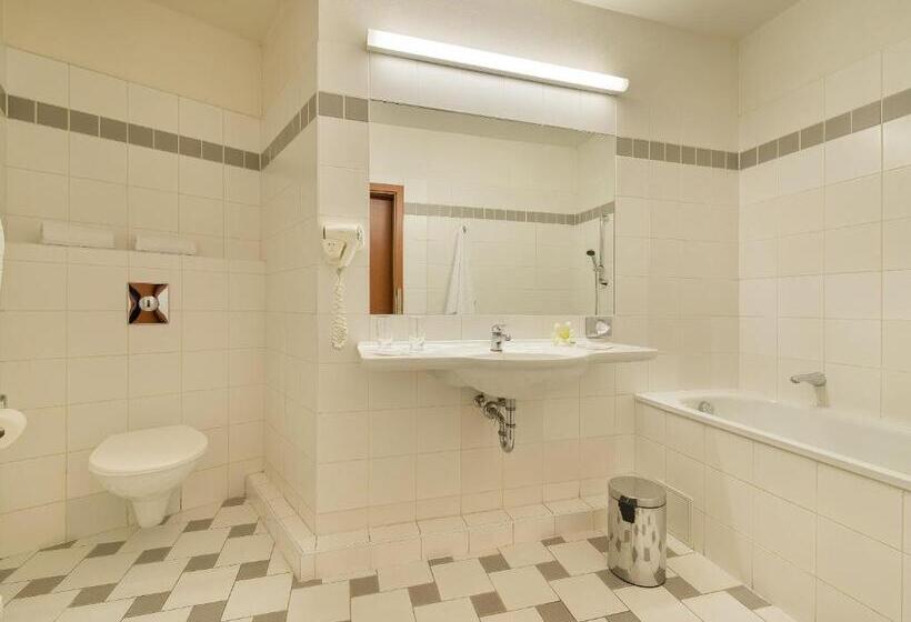 اتاق استاندارد سه نفره, Ea Hotel Populus