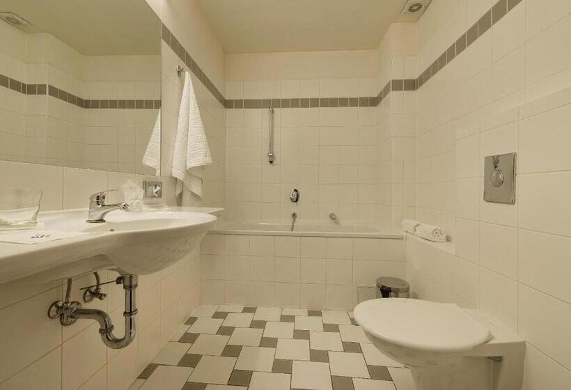 اتاق استاندارد چهار تخته, Ea Hotel Populus