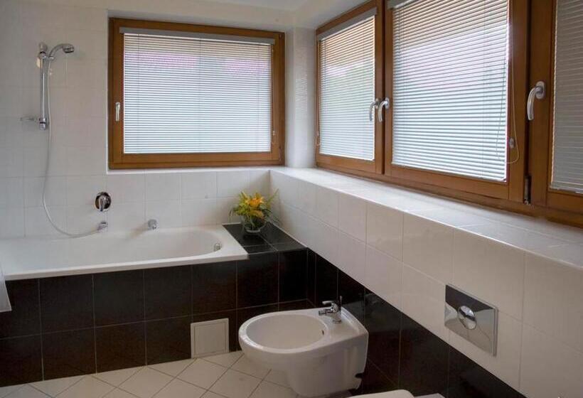 سوییت, Ea Hotel Populus