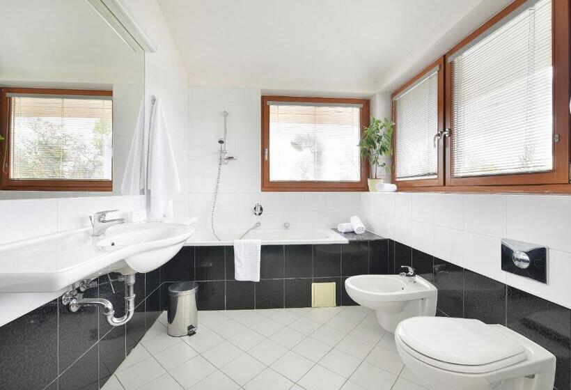 سوییت, Ea Hotel Populus