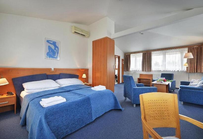 سوییت, Ea Hotel Populus