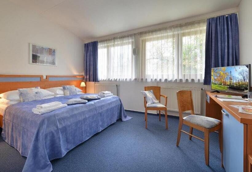 اتاق راحتی, Ea Hotel Populus