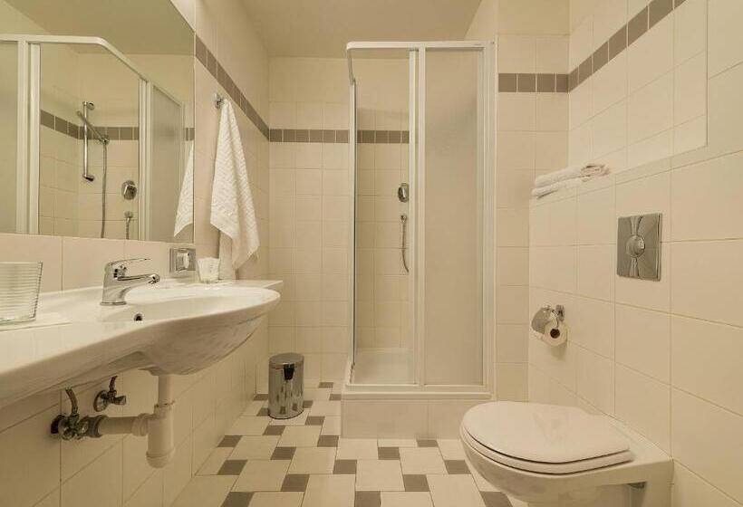 اتاق راحتی, Ea Hotel Populus