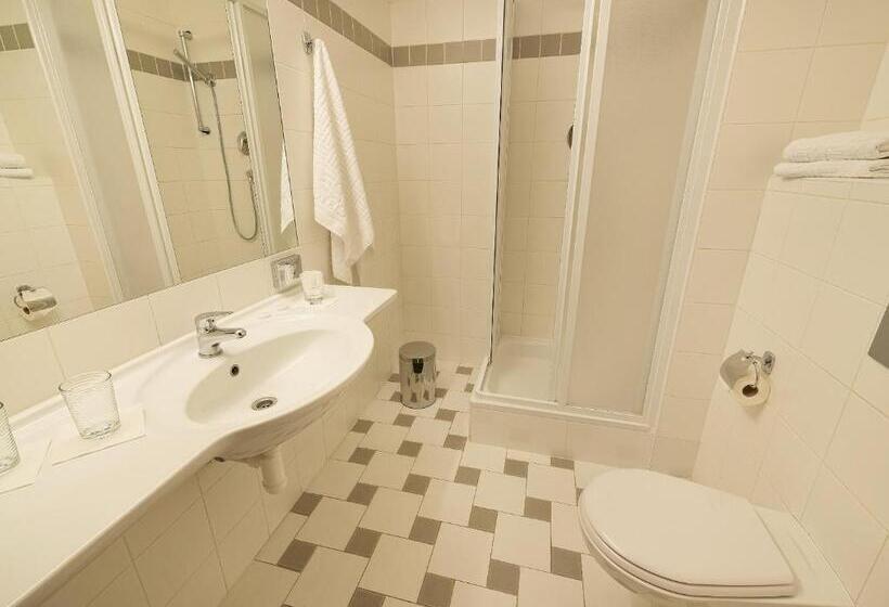 اتاق راحتی, Ea Hotel Populus