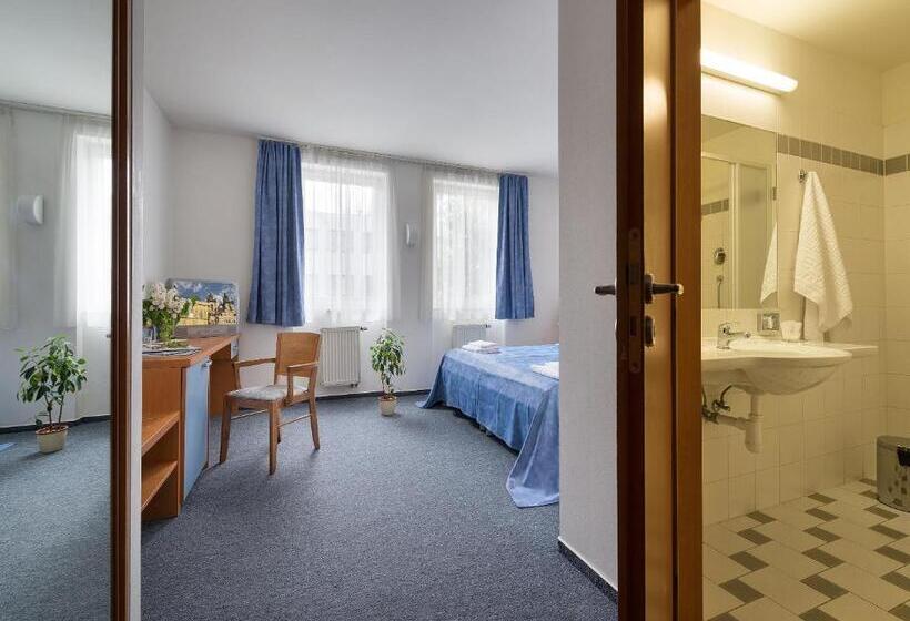 اتاق راحتی, Ea Hotel Populus