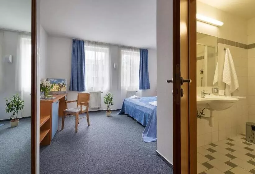 اتاق راحتی, Ea Hotel Populus