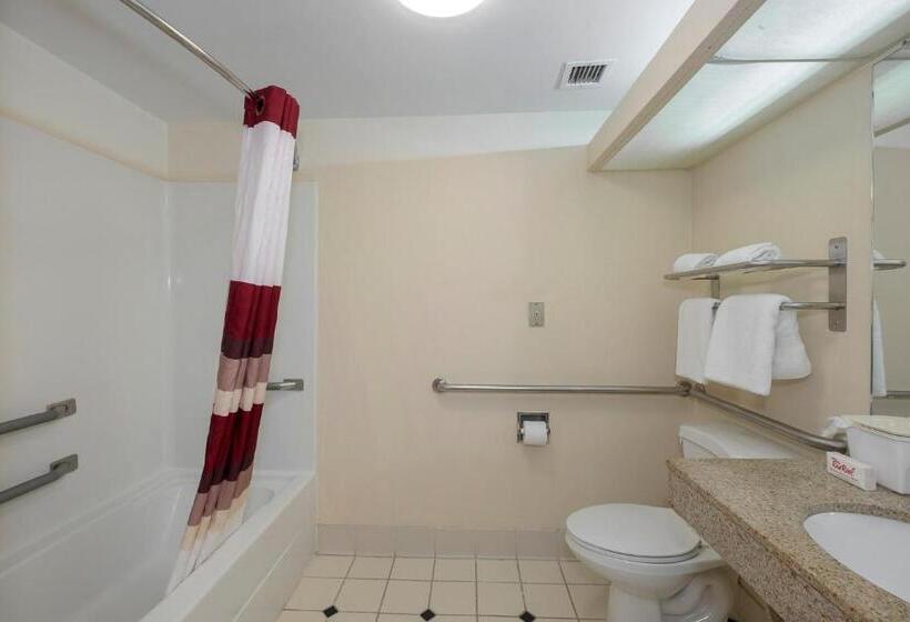 جناح لذوى الاحتياجات الخاصة, Red Roof Inn & Suites Newnan