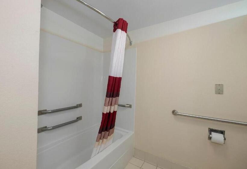 Люкс Адаптированный для Инвалидов, Red Roof Inn & Suites Newnan