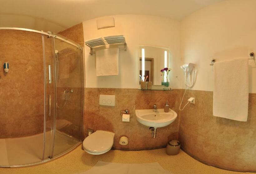 Семейный Номер, Motel Am Fürfelder Schloss