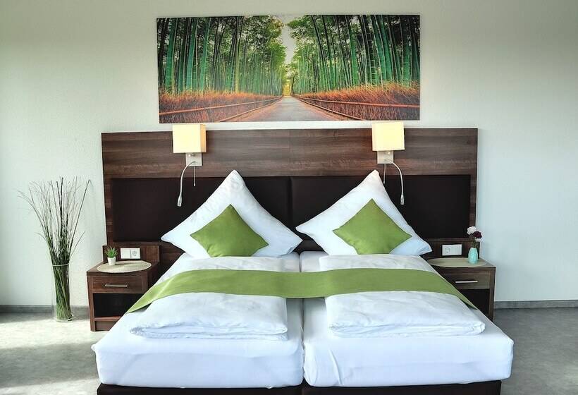 Семейный Номер, Motel Am Fürfelder Schloss