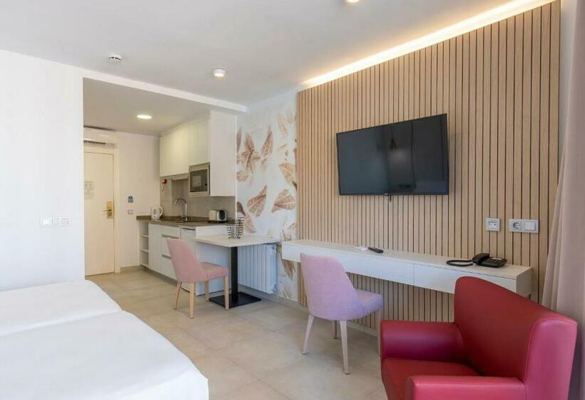 Студио Стандарт с Балконом, Aparthotel Bcl Levante Beach