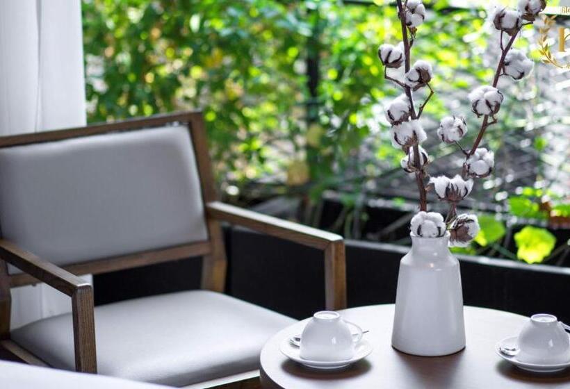 اتاق استاندارد با چشمانداز باغ, Blessed