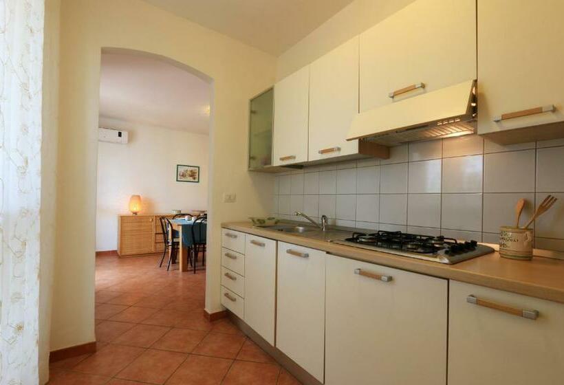 דירת שני חדרים, Le Ville Del Saracino