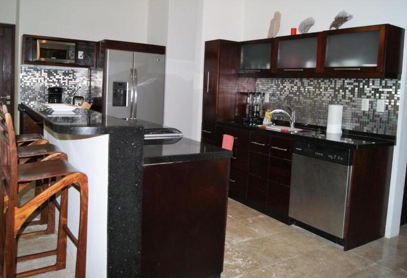 اتاق لوکس, Mak Nuk Village   Clothing Optional