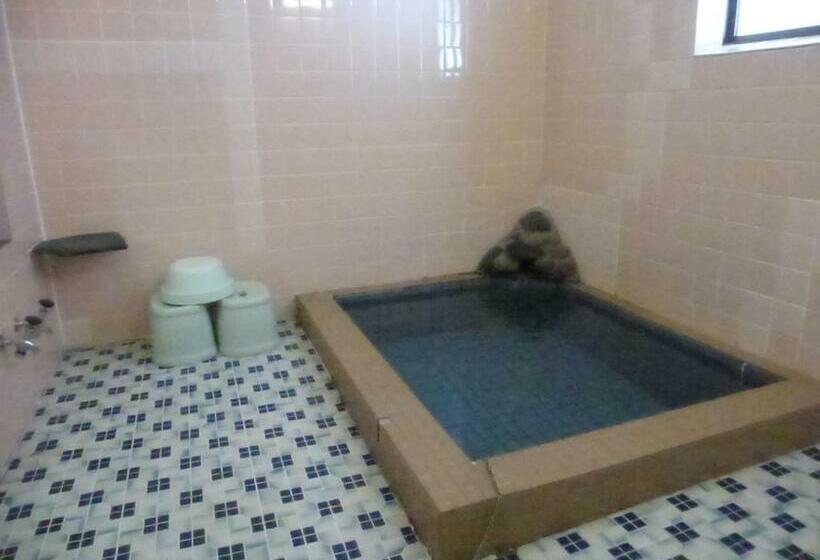 اتاق استاندارد با سرویس بهداشتی مشترک, Tobei